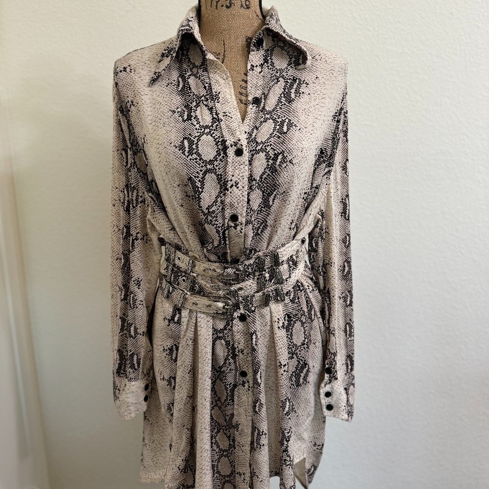 Button Down Dress w/Belt!